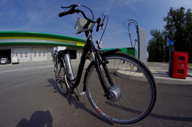 Vélo provisoire fonctionnant à l'hydrogène. © Trifyl