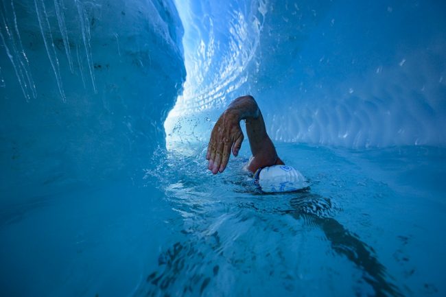 lewis-pugh-antarctique-lac-supraglaciaire