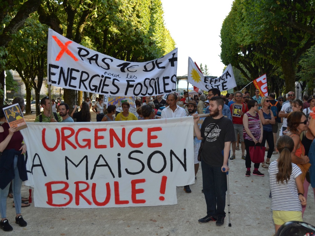 Manifestation pour déclarer l'état d'urgence climatique