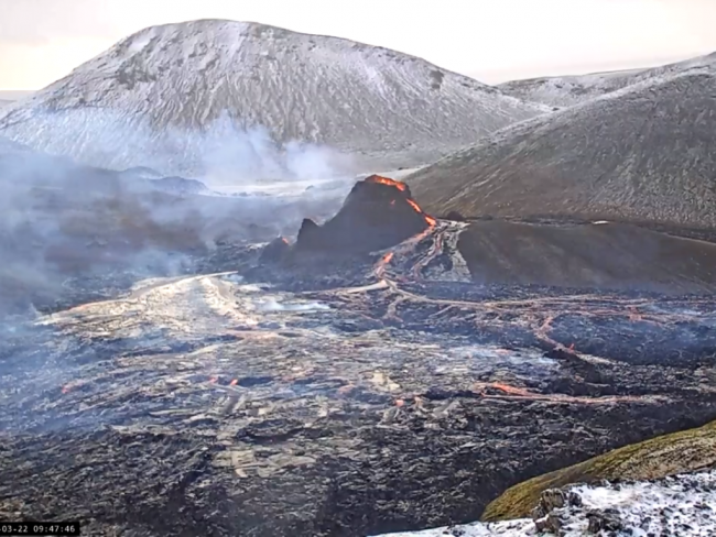 Un volcan est actuellement en éruption à quarante kilomètres de la capitale islandais Reykjavic.