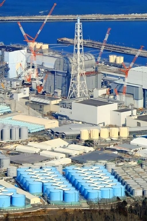 A Fukushima, l'eau radioactive s'accumule dans des citernes.