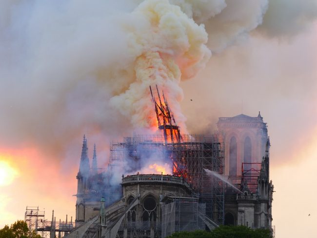 L'incendie de Notre-Dame libère 460 tonnes de plomb.