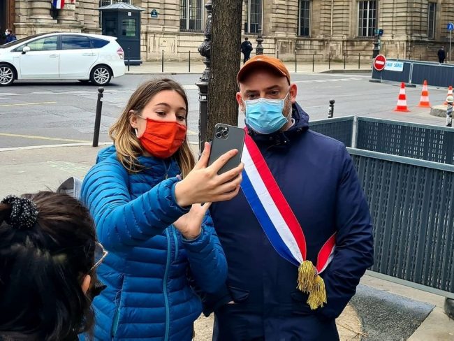 Jeunes militants assemblée nationale