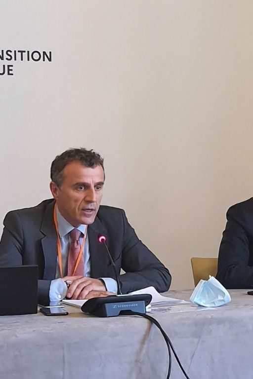 Stéphane Crouzat, Ambassadeur français chargé des négociations sur le changement climatique présente les objectifs de la France pour la COP26