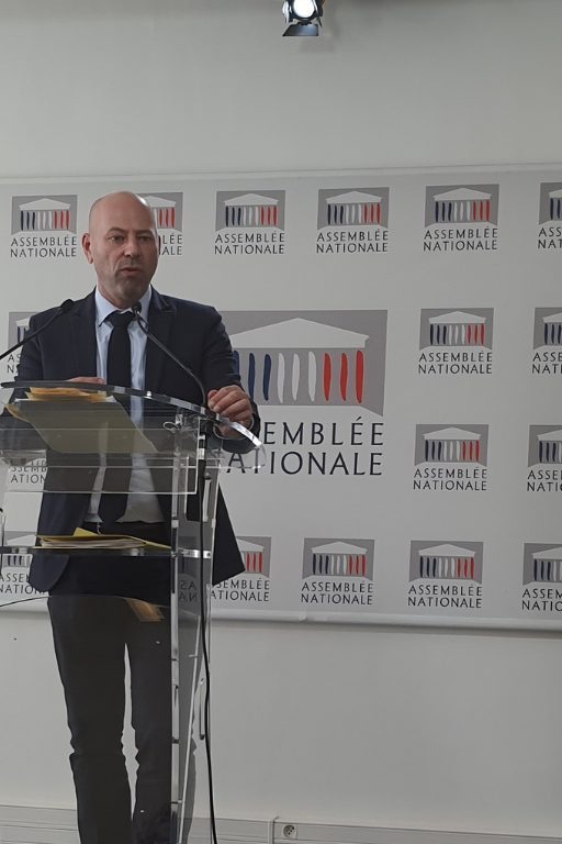 Vincent Thiébaut présente le rapport sur la fermetureFessenheim