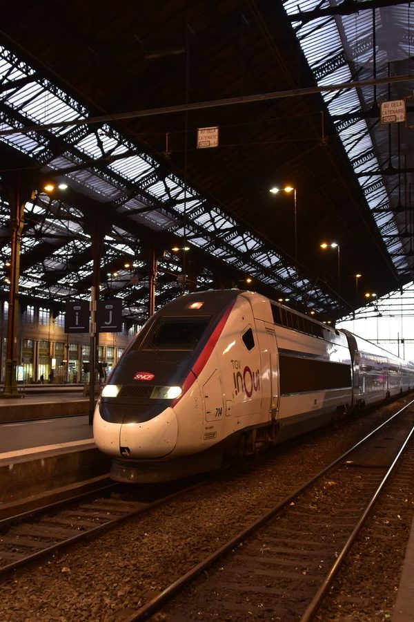 Du TGV aux voies navigables, l'UE accélère sur son réseau de transports "verts"