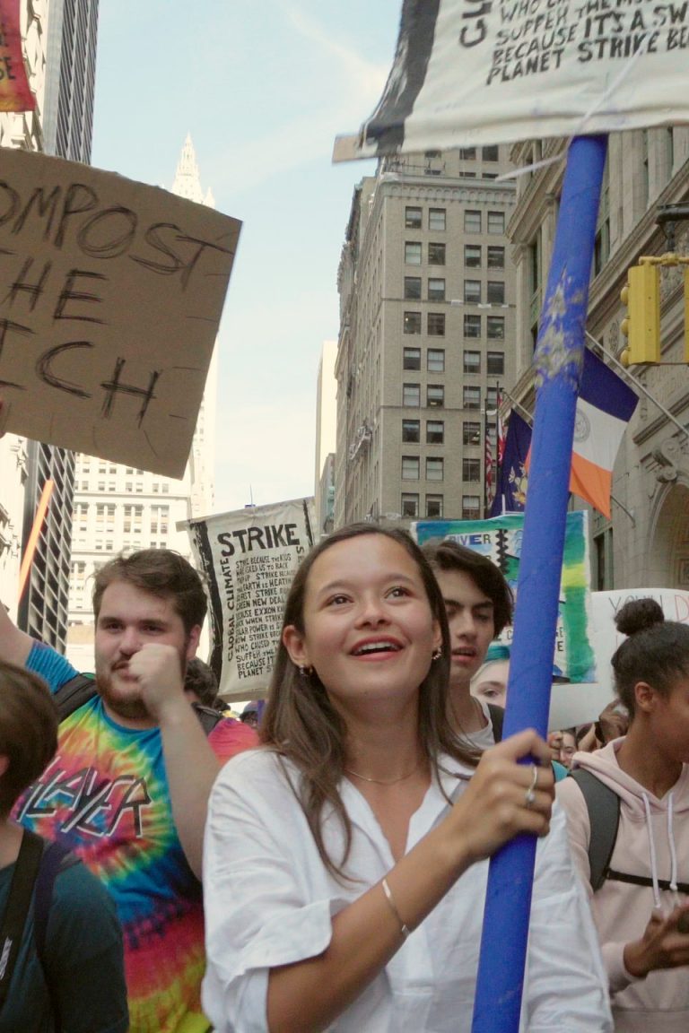 Flore Vasseur, réalisatrice de "Bigger Than Us", fait partie des documentaristes qui repensent leurs tournages. // PHOTO : Bigger Than Us.