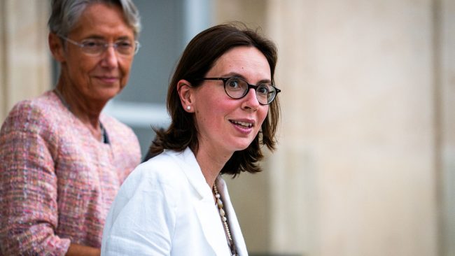Amélie de Montchalin et Elisabeth Borne se sont qualifiées pour le second tour des législatives ce dimanche 12 juin. // PHOTO : AFP Xose Bouzas / Hans Lucas