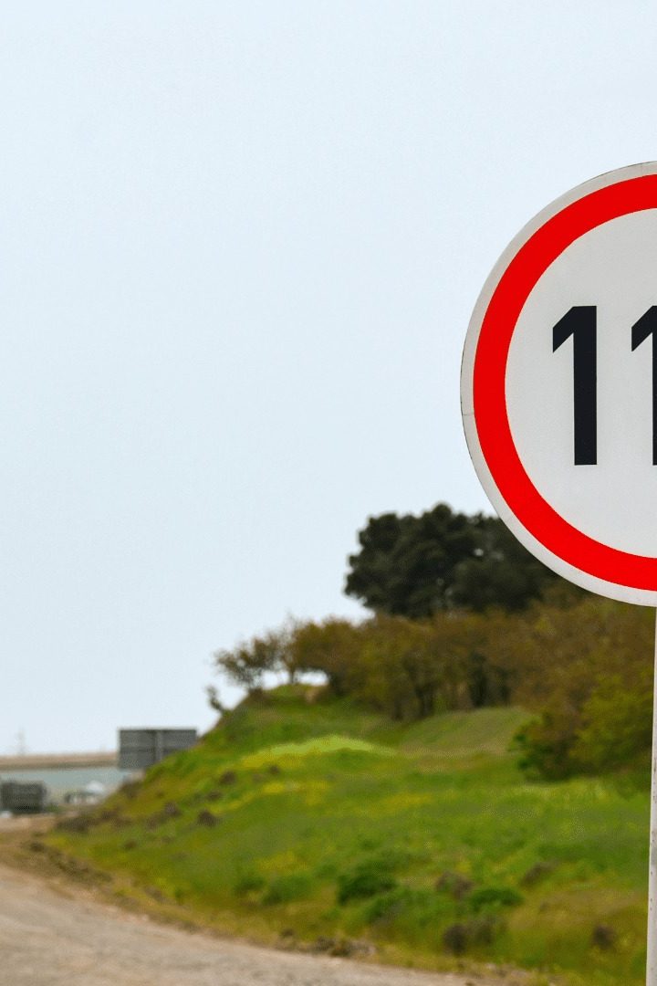 Panneau de limitation de la vitesse à 110km/h