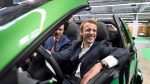 Emmanuel Macron annonce la revalorisation du bonus écologique pour l'achat d'une voiture électrique.