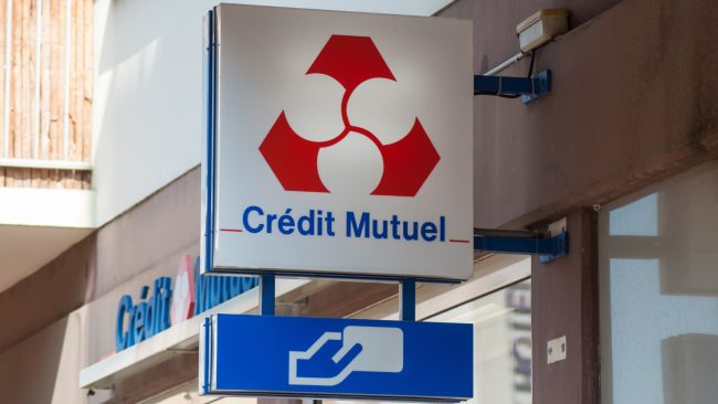 Le Crédit Mutuel et la Maif se mettent au vert // PHOTO : Pixarno / Adobe Stock