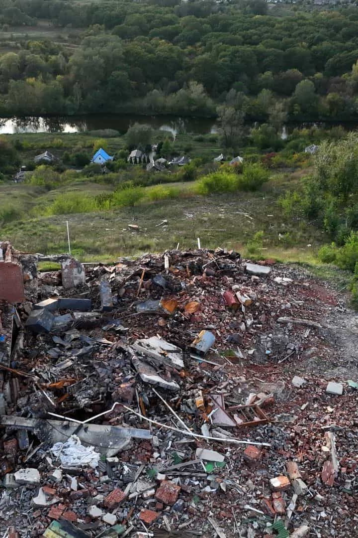 En plus d'avoir causé la mort de plusieurs dizaines de milliers de personnes, la guerre en Ukraine impacte fortement la nature. // PHOTO : AFP