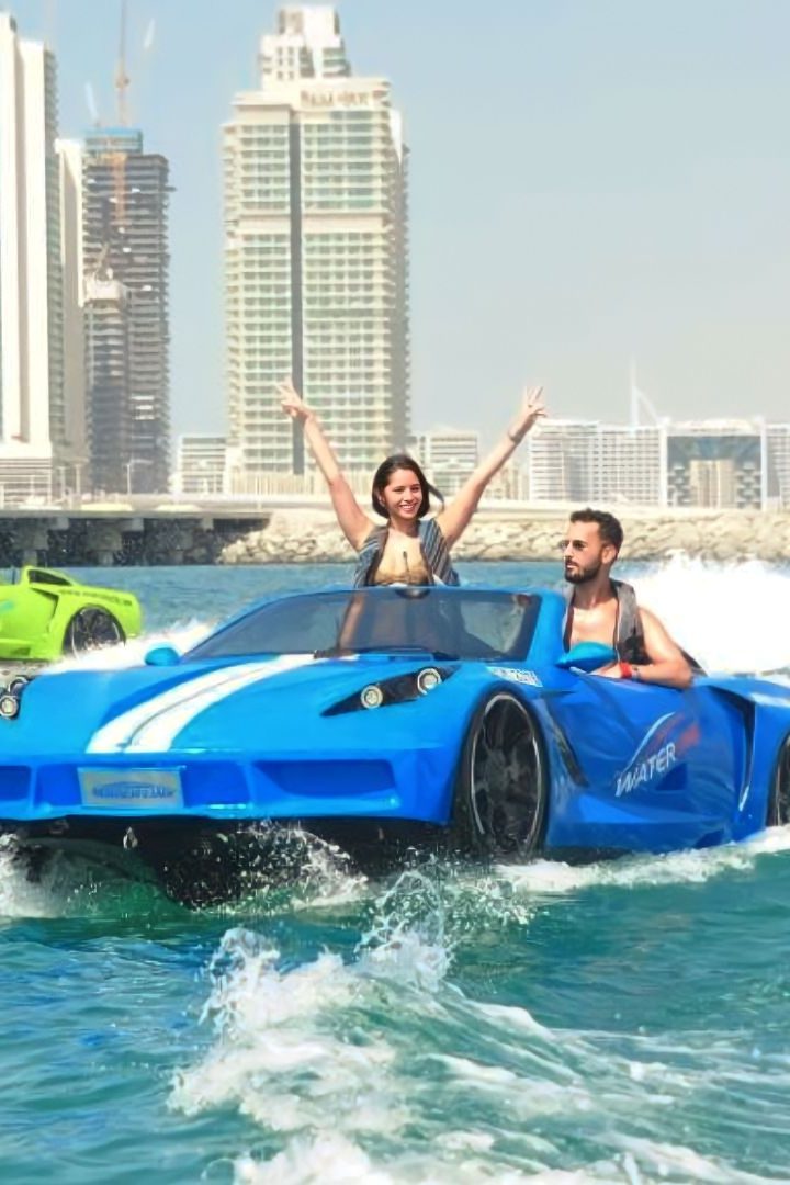 Le Jetcar à Dubaï est la nouvelle activité polluante à laquelle peuvent s'adonner les fanas de sports nautiques.
