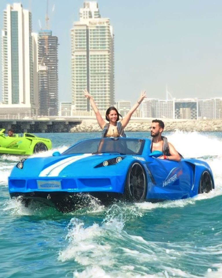 Le Jetcar à Dubaï est la nouvelle activité polluante à laquelle peuvent s'adonner les fanas de sports nautiques.