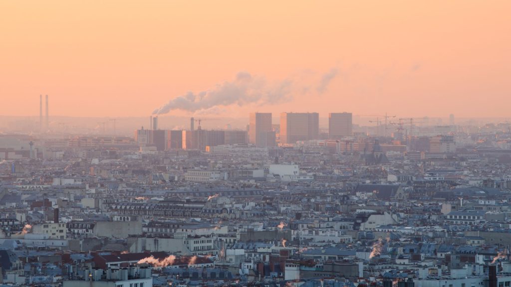 La pollution de l'air est à l'origine de pathologies chroniques graves, comme les maladies cardiovasculaires et respiratoires et certains cancers. // PHOTO : Adobe Stock