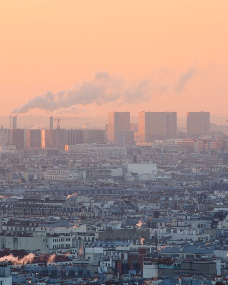 La pollution de l'air est à l'origine de pathologies chroniques graves, comme les maladies cardiovasculaires et respiratoires et certains cancers. // PHOTO : Adobe Stock