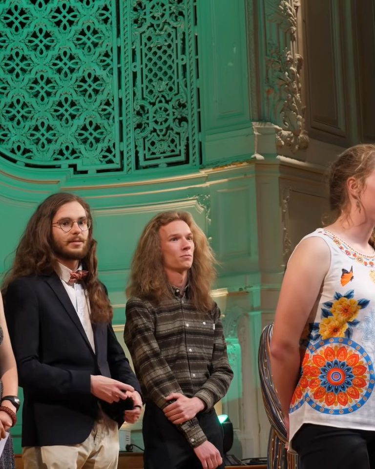 Les jeunes diplômés appellent à déserter un système complice d'une vie ecocide et climaticide