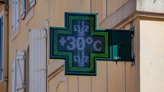 Ce 9 octobre, le thermomètre a atteint les 30°C à Auch dans le sud-ouest de la France. Ils viennent s’ajouter à la liste des températures extrêmes atteintes dans l’hexagone cette année. // PHOTO : Jean-Marc Barrere / Hans Lucas via AFP