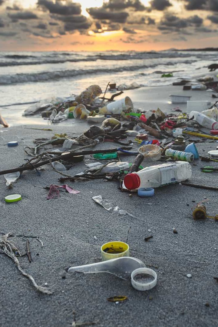 La troisième session de négociations du traité international contre la pollution plastique vient de se conclure sur des résultats décevants pour les ONG de défense de l’environnement. //PHOTO : Adobe Stock