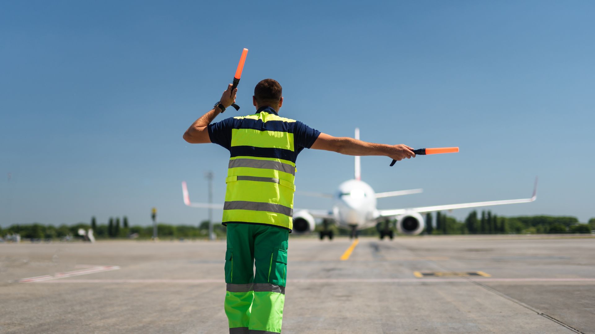 Rester sur Terre et la UFCNA demandent le plafonnement du trafic aérien à cause des “impacts à la fois sanitaires et climatiques” du secteur.// PHOTO : Adobe Stock