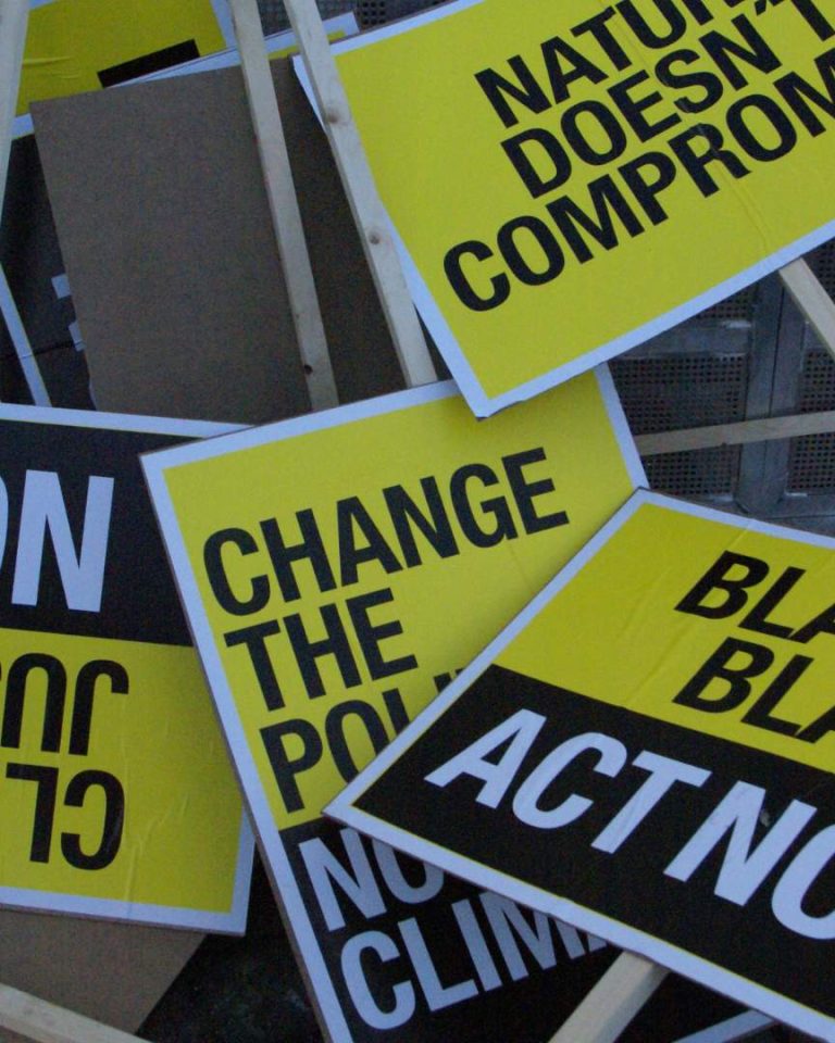 Panneaux brandis lors de la COP15 climat à Copenhague. // PHOTO : WWF France