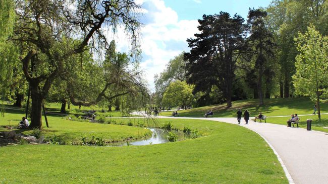 Selon les chercheurs du King's College London, la biodiversité des espaces verts a un impact positif sur le bien-être mental des citadins.//PHOTO : Adobe Stock