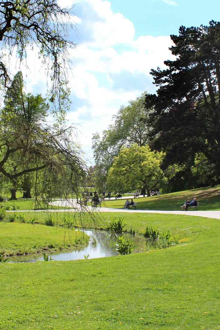 Selon les chercheurs du King's College London, la biodiversité des espaces verts a un impact positif sur le bien-être mental des citadins.//PHOTO : Adobe Stock