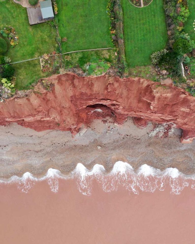 <span class="bsf-rt-reading-time"><span class="bsf-rt-display-label" prefix=""></span> <span class="bsf-rt-display-time" reading_time="6"></span> <span class="bsf-rt-display-postfix" postfix="min"></span></span><!-- .bsf-rt-reading-time -->proteger-littoral-trait-de-cote En France, selon le rapport de la Cour des comptes, 20% des côtes sont en recul.//PHOTO : Adobe Stock