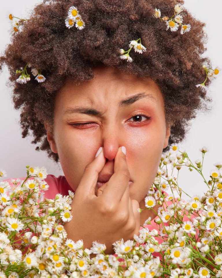 Selon l'Anses, en France, près d'un adulte sur trois est allergique aux pollens.//PHOTO : Adobe Stock